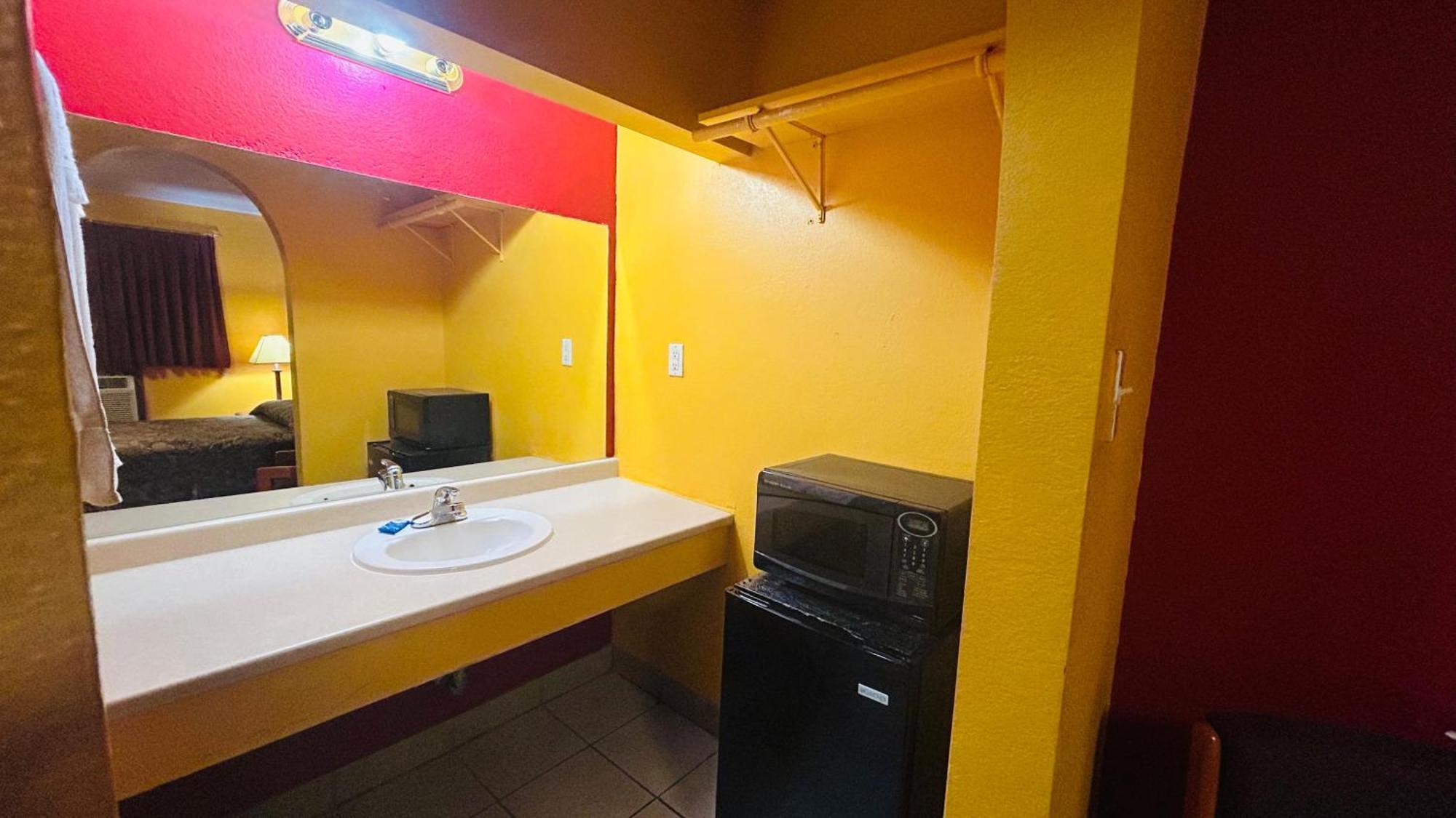 Relax Inn By Oyo Sulphur Hwy 90 Экстерьер фото